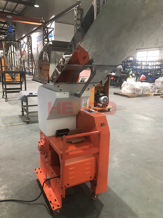 工業原料再生的關鍵設備：塑料粉碎機